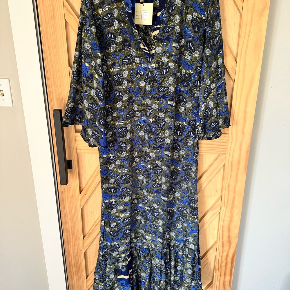 Elegant Blue and Green Patterned Dress